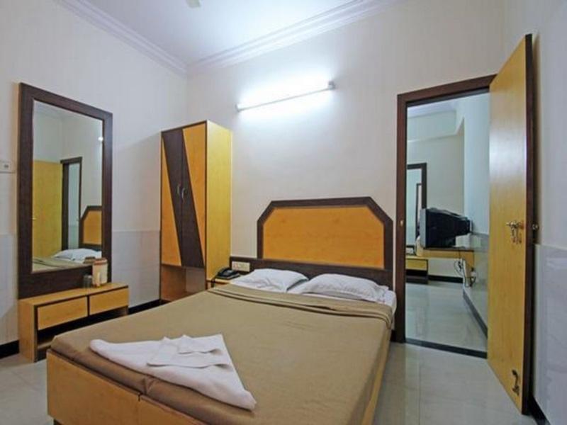 Oyo Hotel Ganga Sagar Near Sri Someshwara Swami Temple Бенґалуру Екстер'єр фото